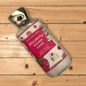 NEW - Bath & Body Works- Strawberry Pound Cake 8 oz